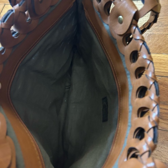 Elegant Tan Woven Tote Bag - Picture 4 of 6